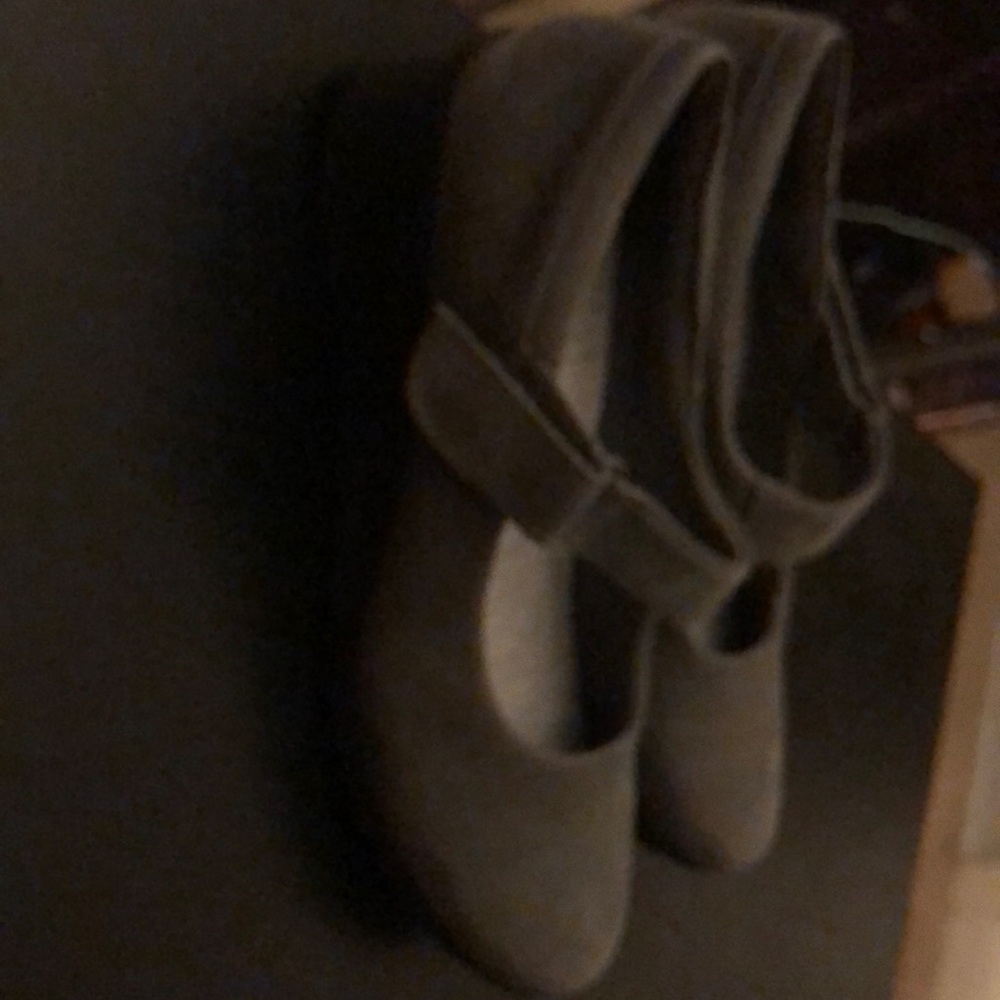 Shoes - Picture 5 of 6